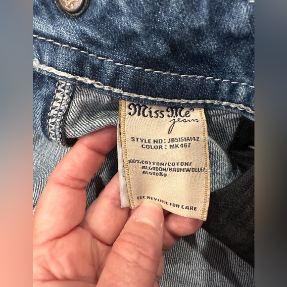 🌸 Miss Me Distressed Boyfriend Ankle Jean Size 30🌸 - Picture 3 of 10